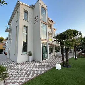 Liliana Hotel
